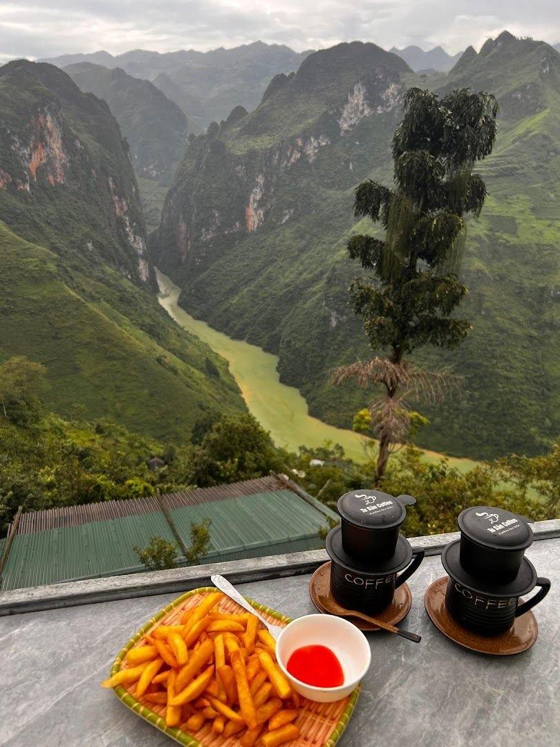 Hidden cafe on the Ma Pi Leng Pass in Ha Giang