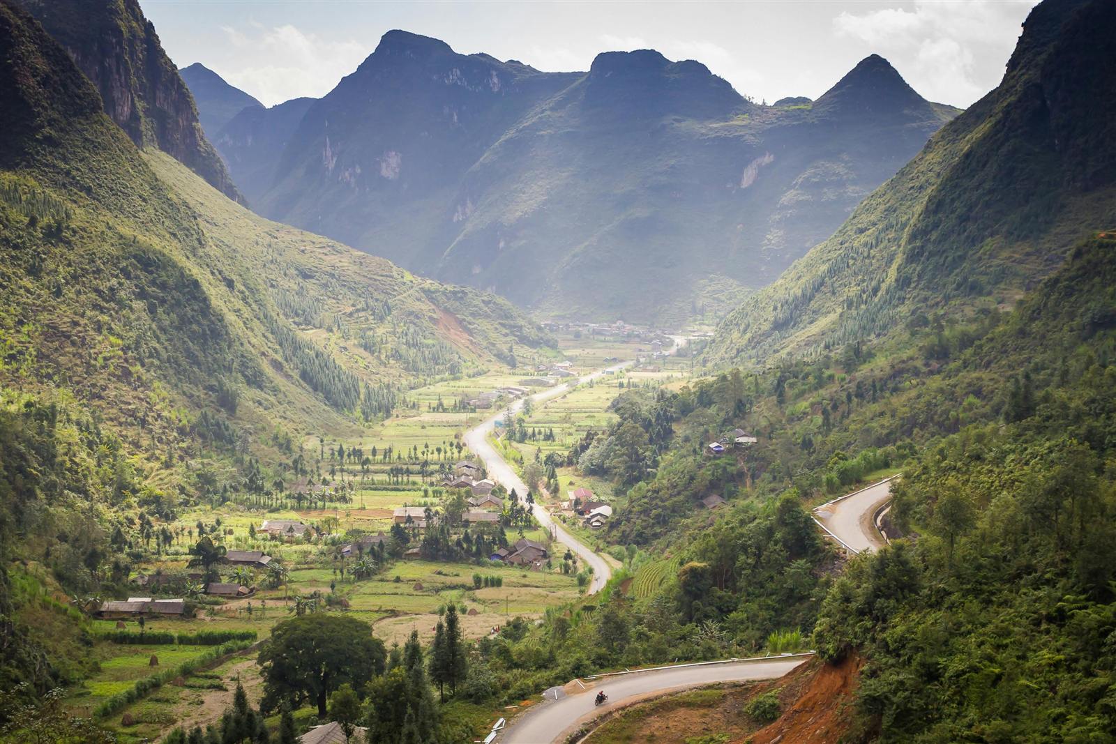 The road from Yen Minh to Meo Vac on the Ha Giang Loop