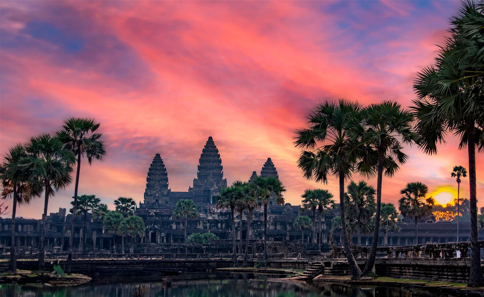 Angkor Wat temple complex at sunrise in Siem Reap